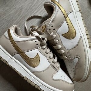 Gold and cream dunk
